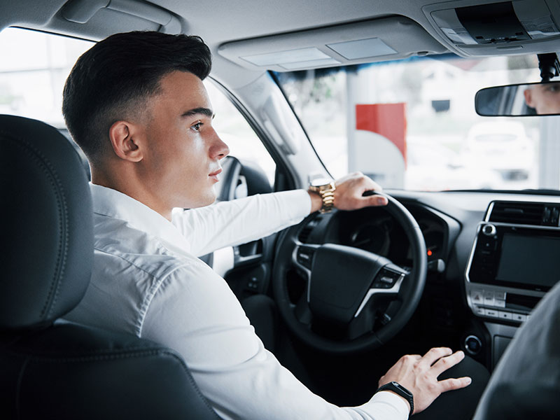 日本の道路を走る車