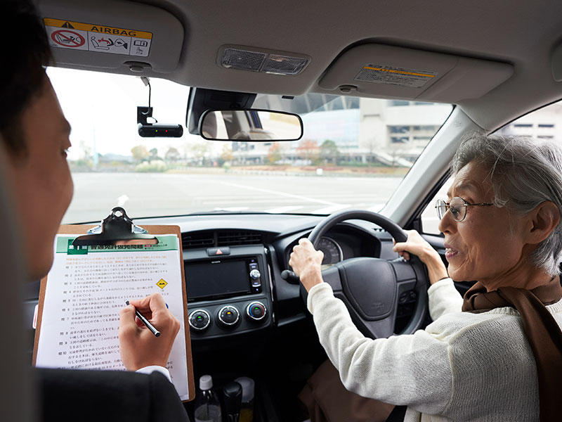 優しいインストラクターと受講者